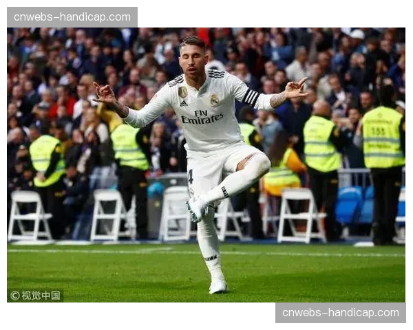 维尼修斯突破造点后伤退，皇马主场气氛凝重