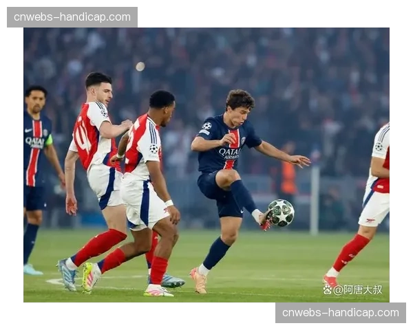 巴黎圣日耳曼球迷在王子公园外组织欧冠主题公益活动