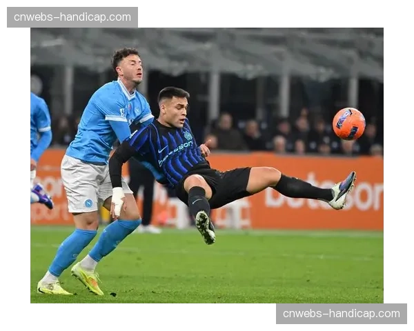 意甲“盲人足球体验日”在米兰举办,多名现役球员担任引导员 意甲“盲人足球体验日”在米兰举办,多名现役球员担任引导员