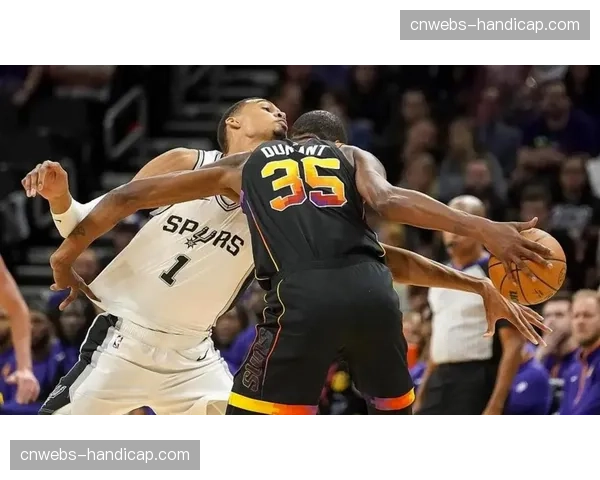 文班亚马肋部酸痛缺阵收官战，本赛季场均25+10出场时间少于30分钟